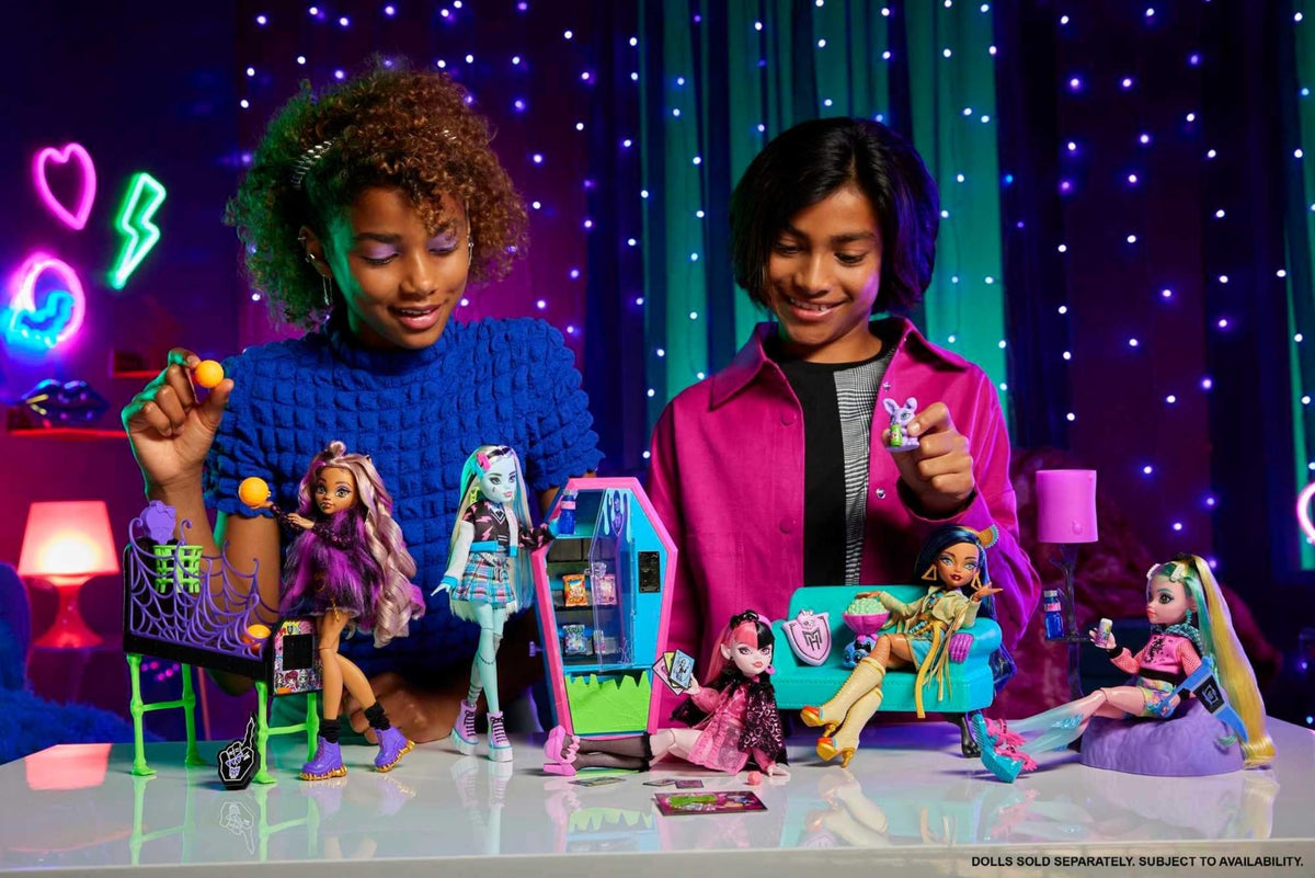 Monster High Playset with Doll House Furniture, 2 Pets & Accessories J5320
